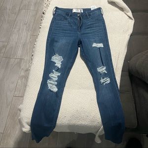 Hollister Curvy high rise ripped jeggings size 7s